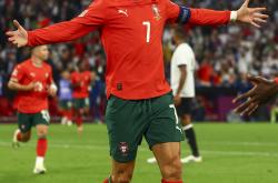 包含葡萄牙金靴发威，带领球队取胜的词条