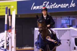 米兰体育在线-西方选手在马术比赛中斩获胜利