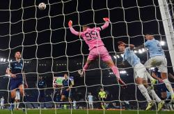 米兰体育培训-欧洲国家杯比赛中一桩轰动的转会引起轰动