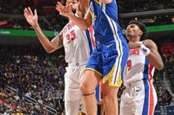 米兰体育新闻-勇士击败活塞，保持连胜势头