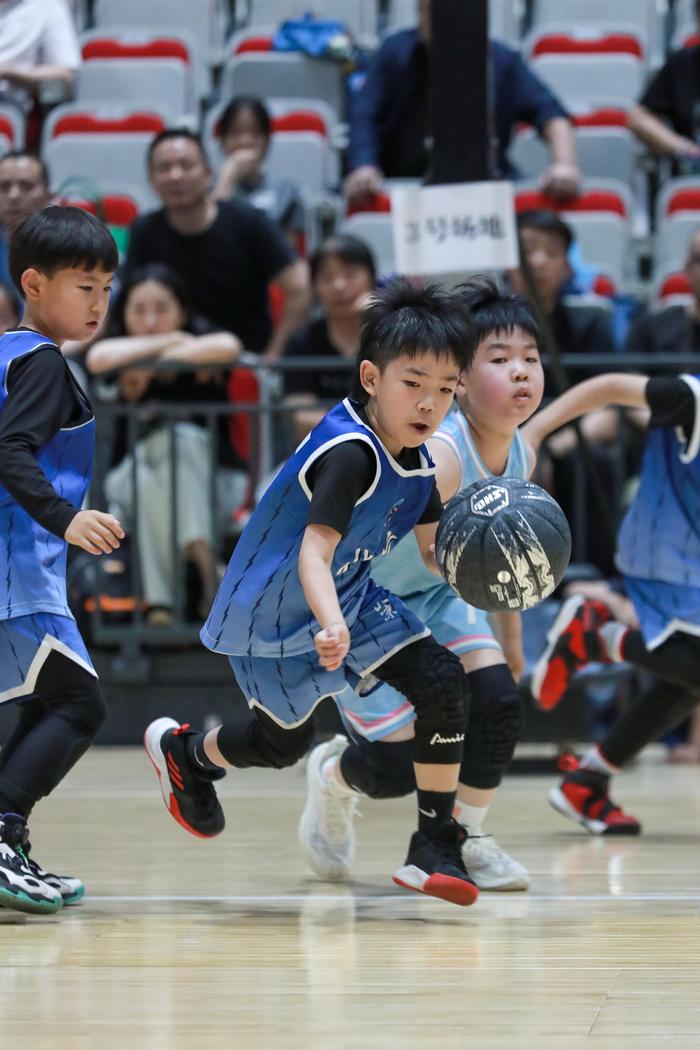 体育明星合作开办篮球营地，助力青少年绽放的简单介绍