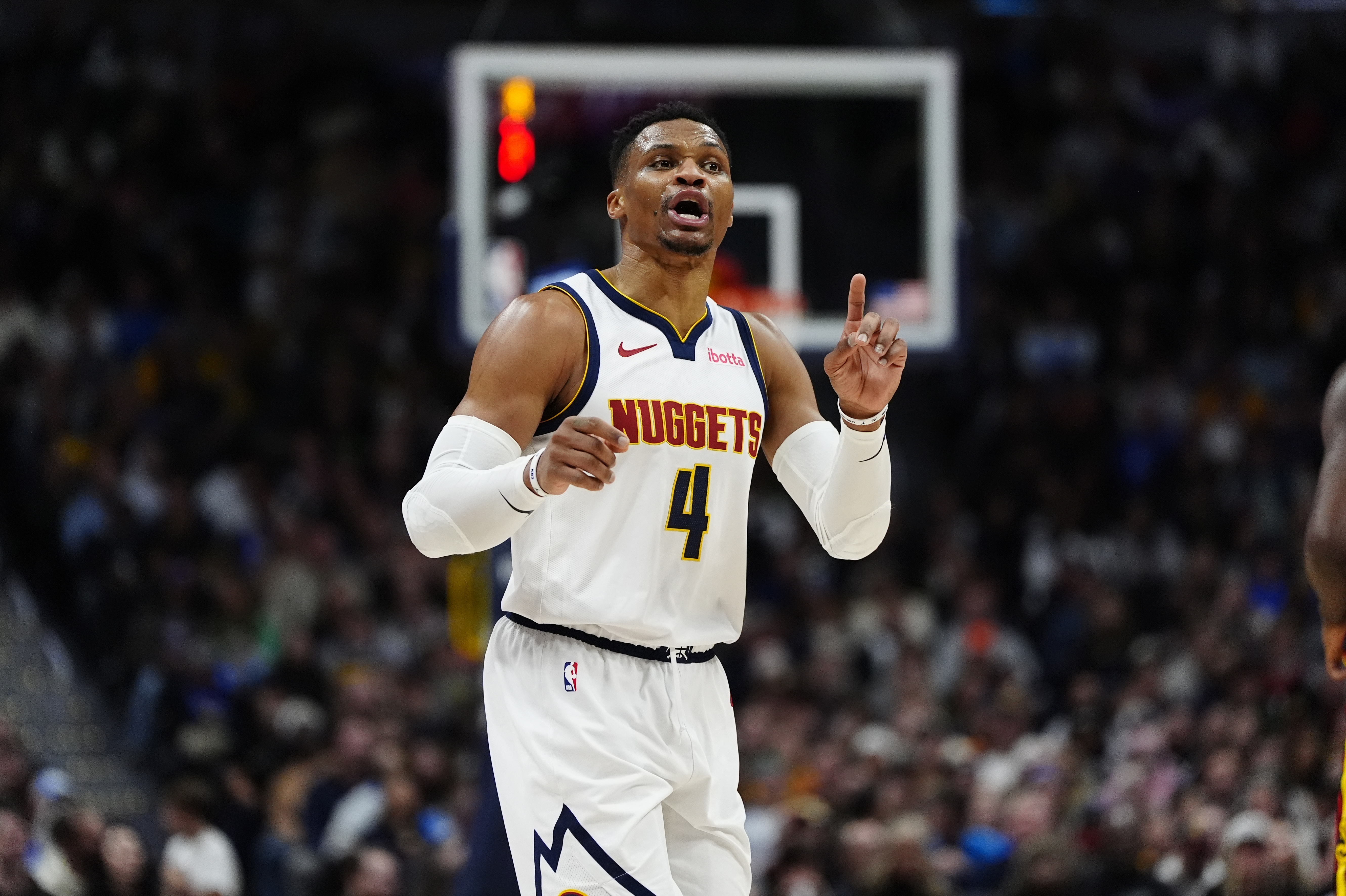 火箭逆转掘金，取得六连胜