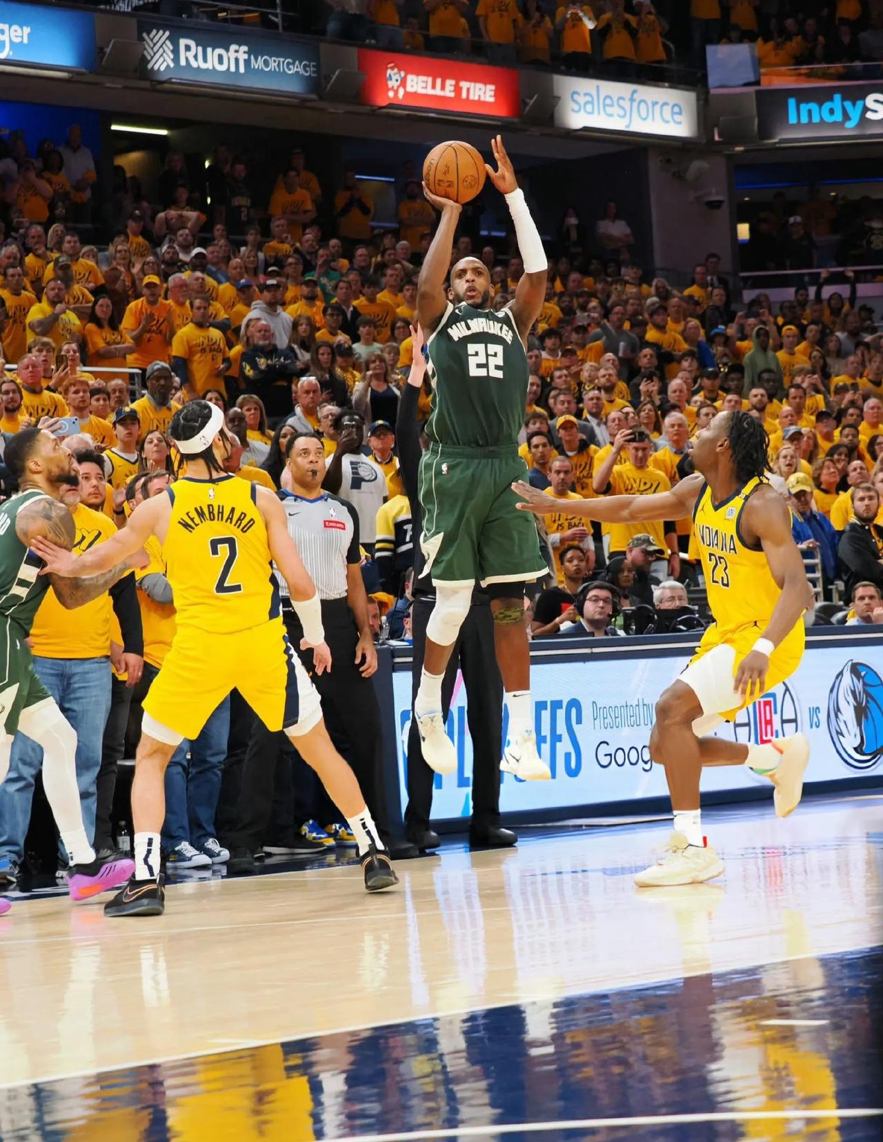 雄鹿主场战胜魔术,米德尔顿进三分如潮 雄鹿主场战胜魔术,米德尔顿进三分如潮