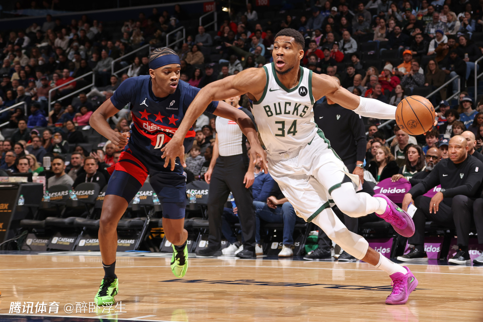 雄鹿主场战胜魔术,米德尔顿进三分如潮 雄鹿主场战胜魔术,米德尔顿进三分如潮