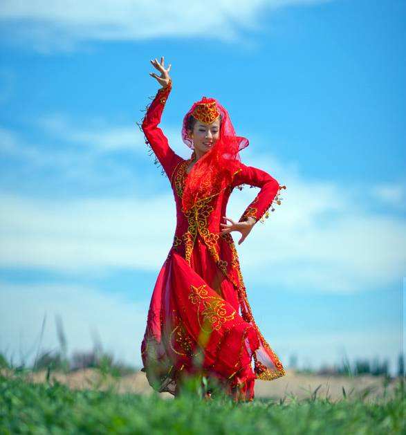 关于英国射箭运动员大放异彩，赢得掌声和鲜花的信息