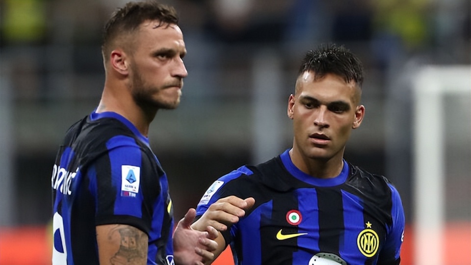 包含传奇球星重回赛场，为球队带来转机的词条