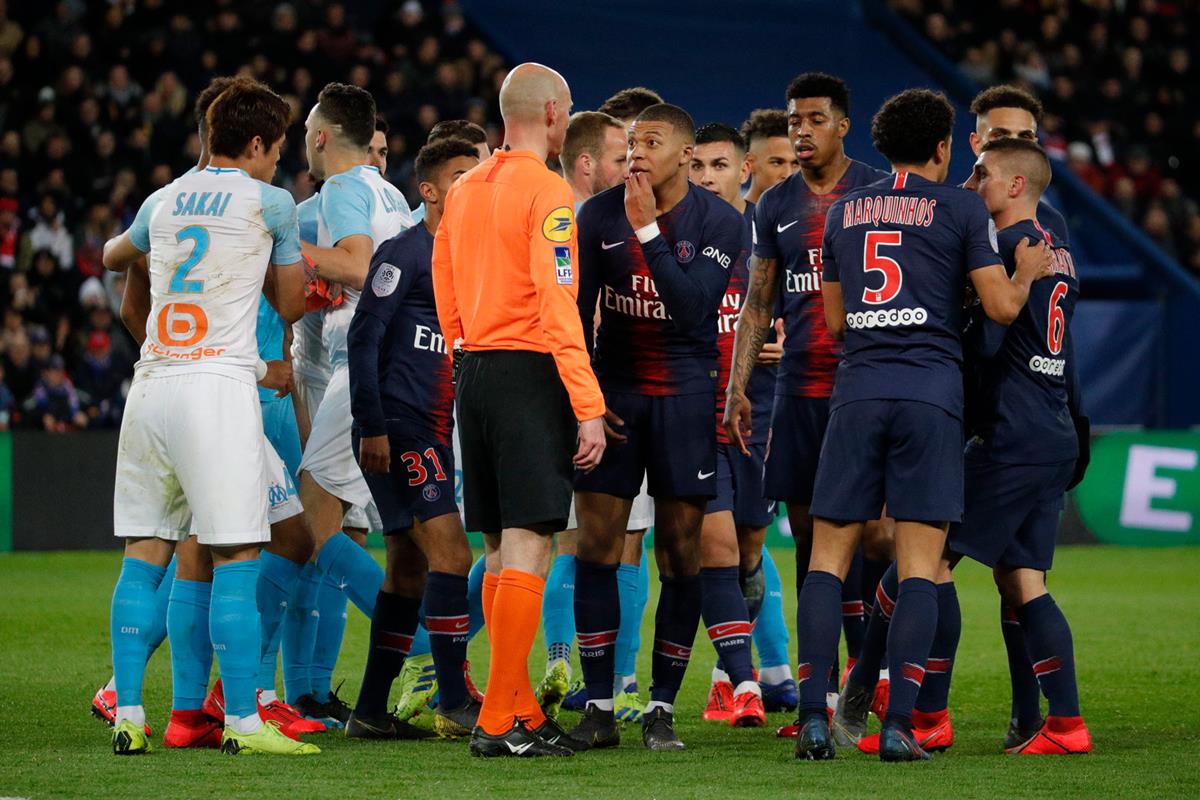 包含摩纳哥德比战平尼斯，保持不败纪录的词条