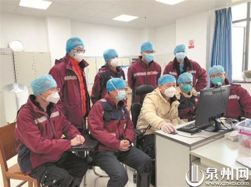 球队接受外部训练专家指导技巧