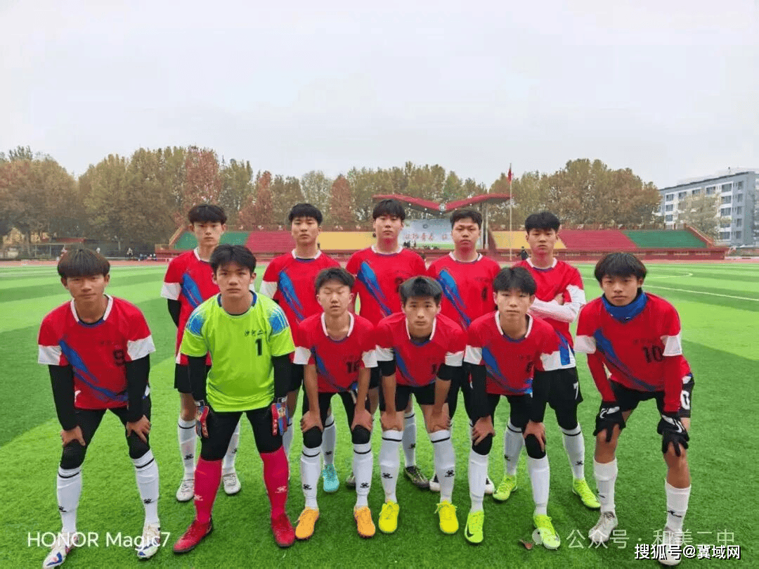 国内足球赛场谁与争锋，成王败寇的简单介绍